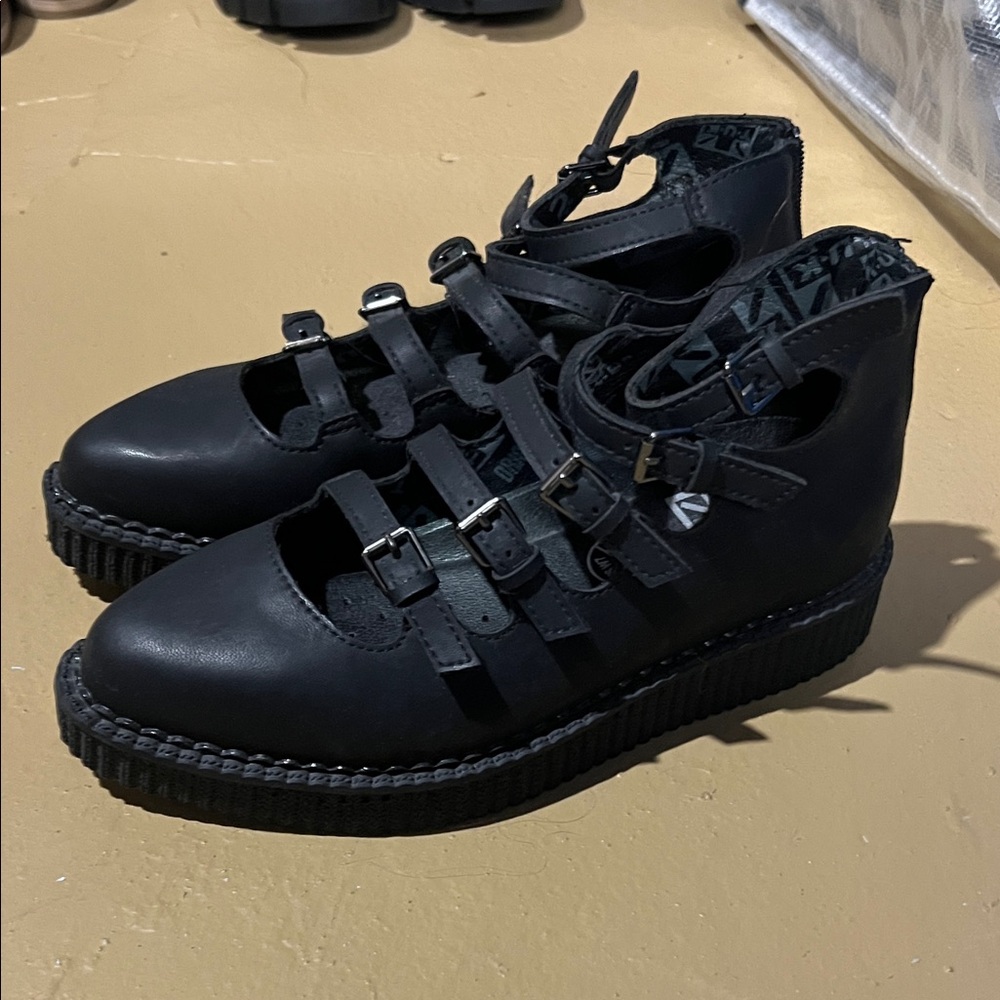 T.U.K Women's Black Multi-Strap Sandals - Picture 3 of 3